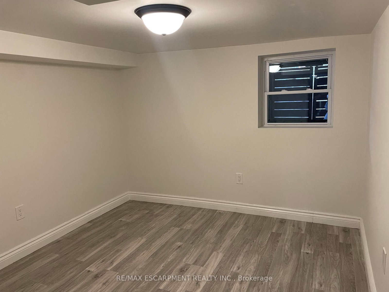 346 Hughson Street N - Photo 31