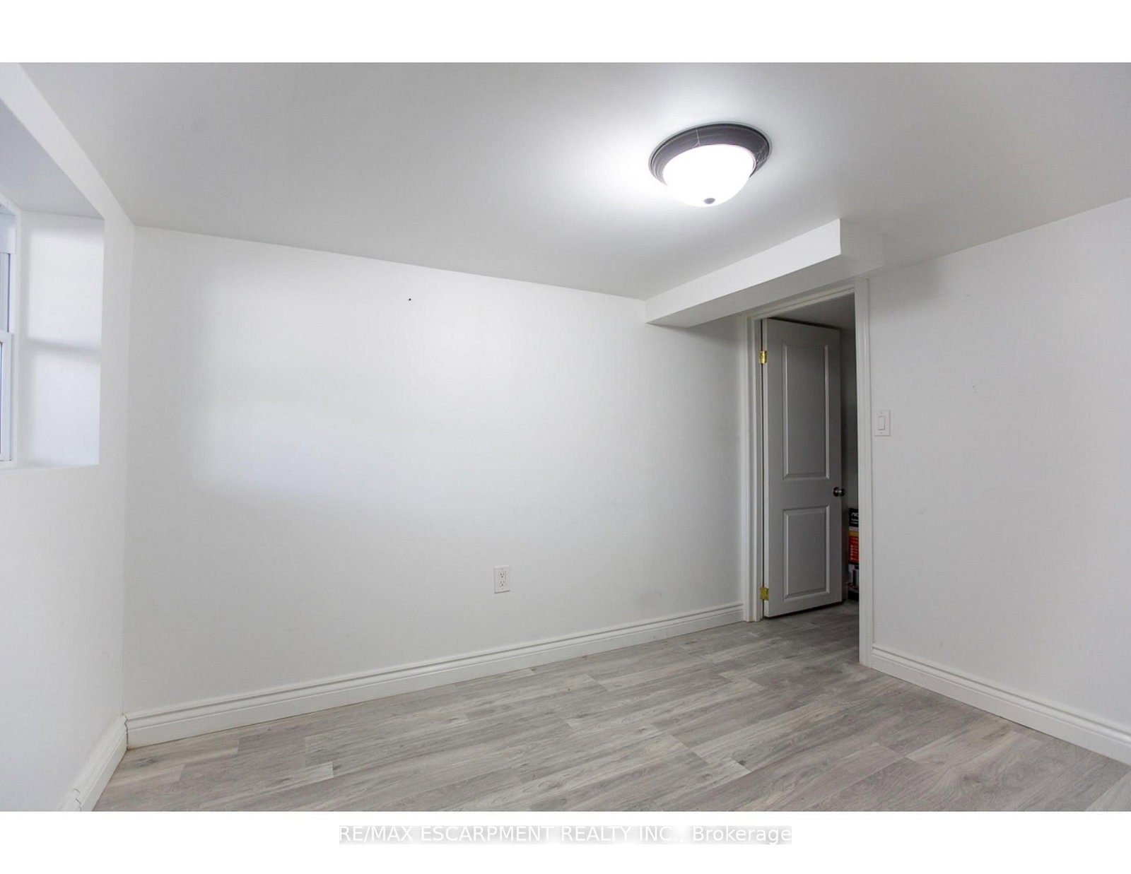 346 Hughson Street N - Photo 33