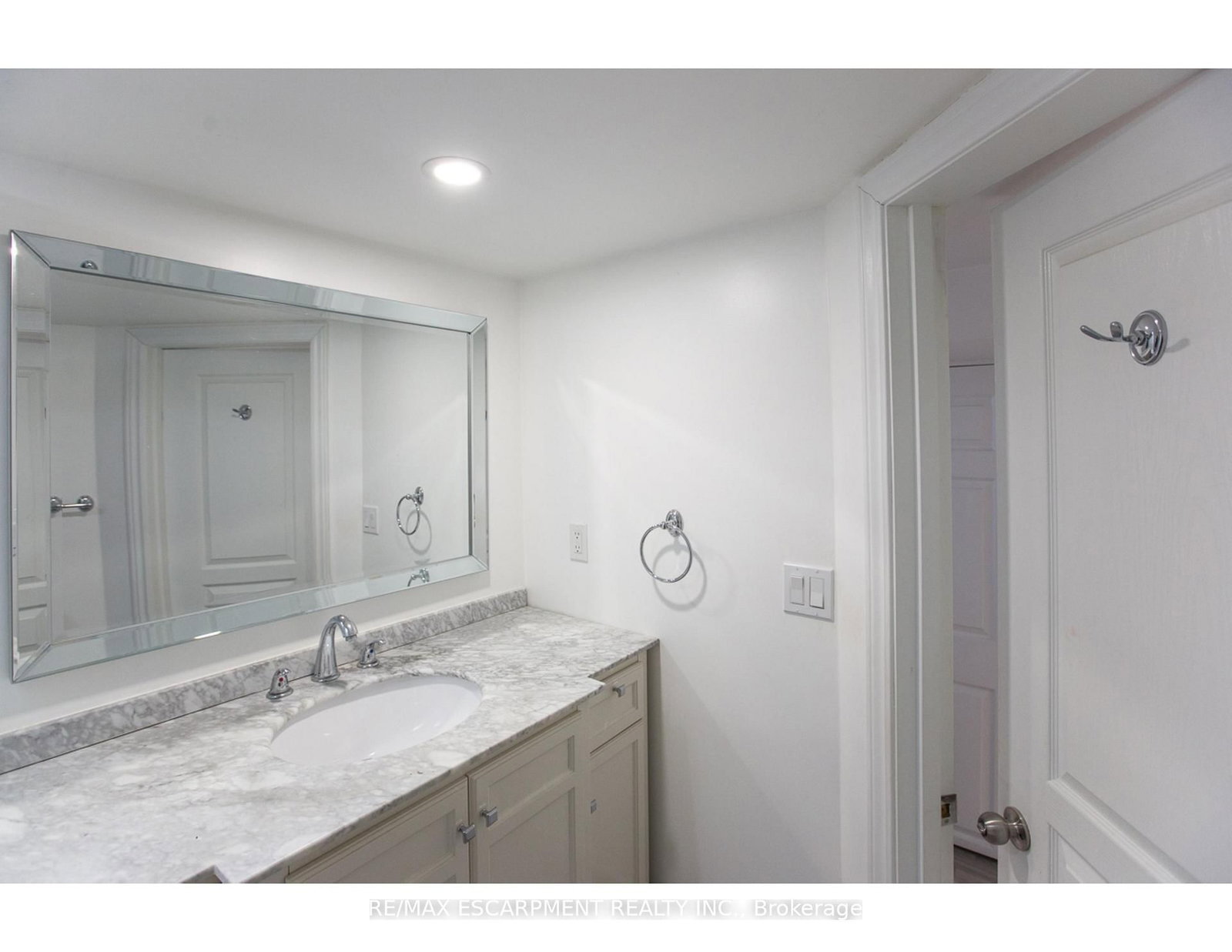 346 Hughson Street N - Photo 36