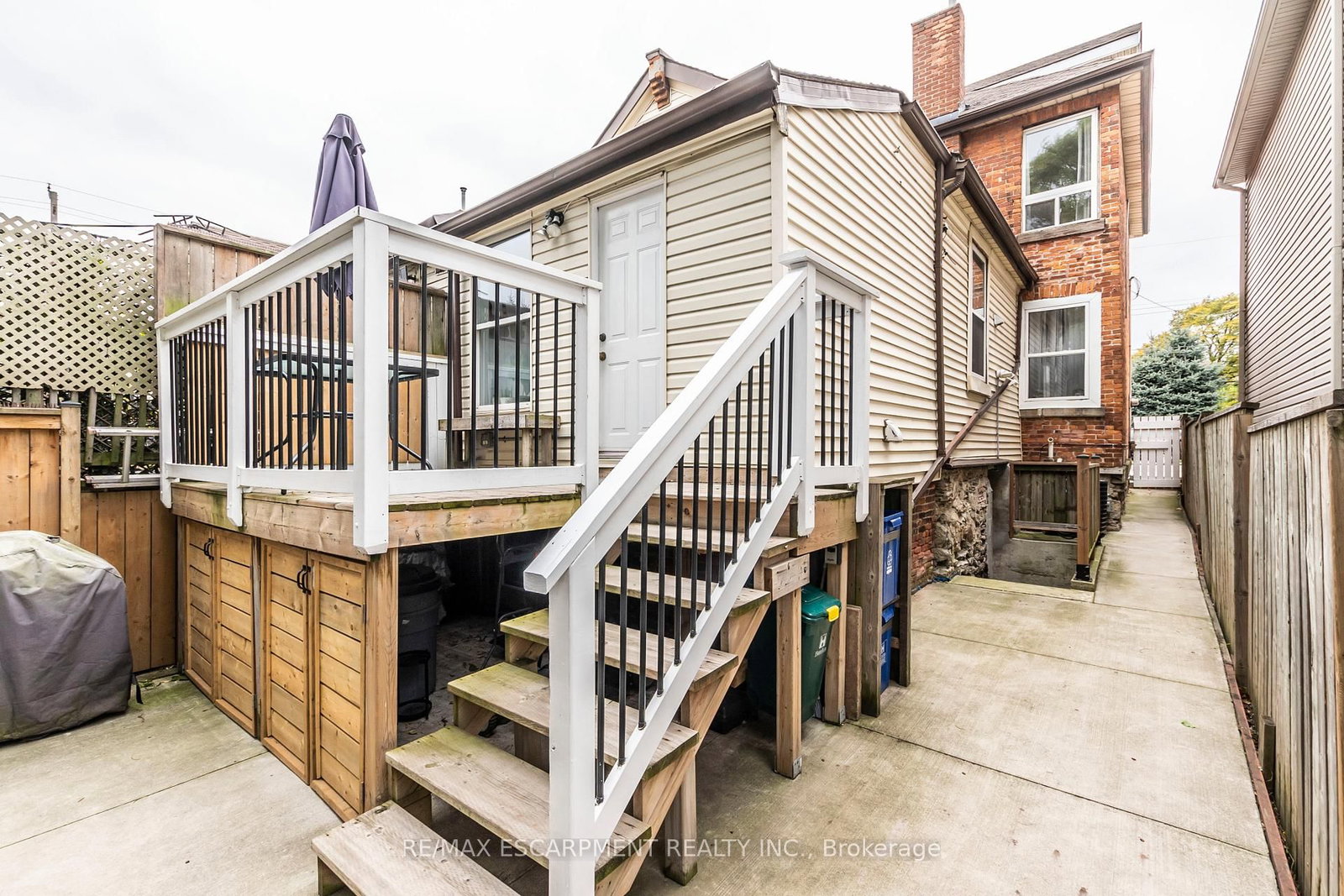 346 Hughson Street N - Photo 37