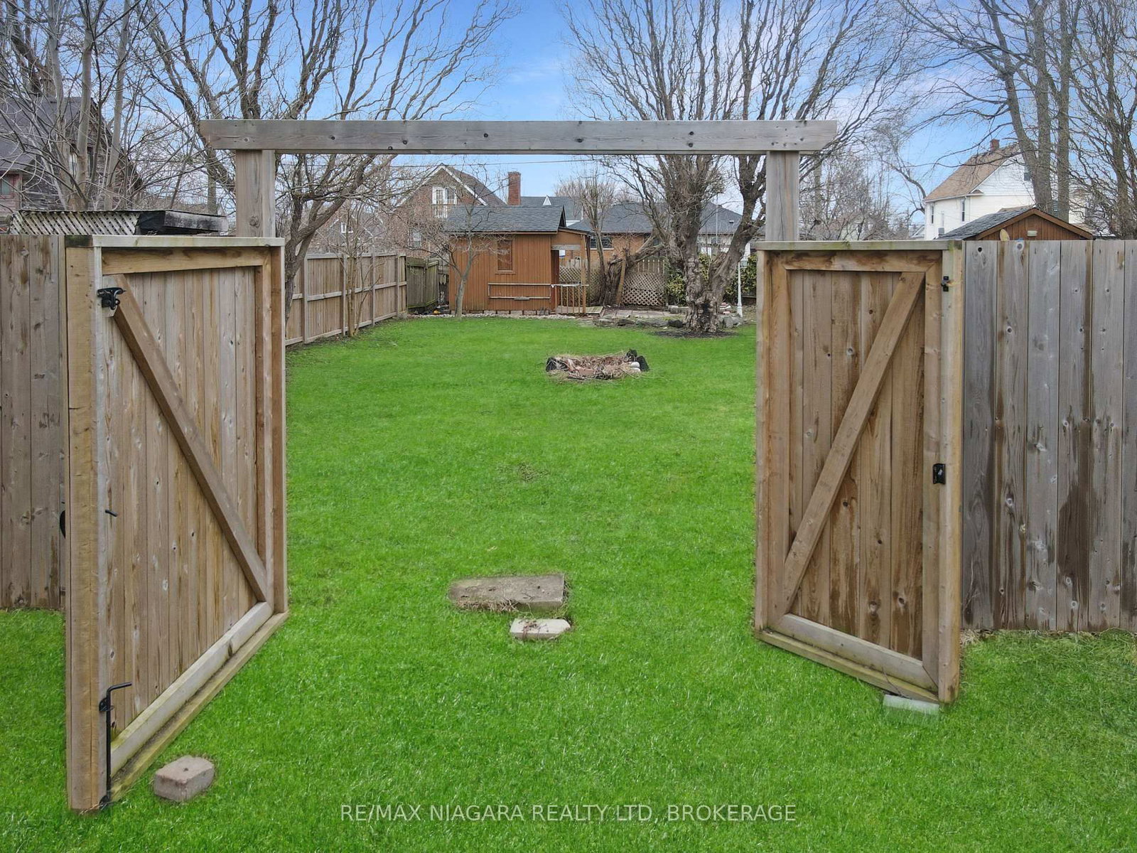 Detached House for sale at 93 Lavinia Street, Fort Erie, Ontario, L2A 2E1 - Central - MLS: X13013092