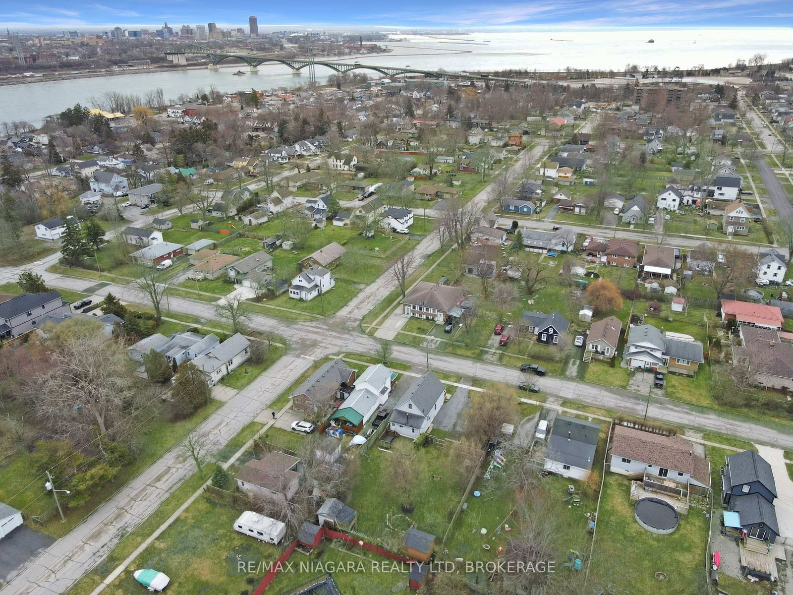 Detached House for sale at 93 Lavinia Street, Fort Erie, Ontario, L2A 2E1 - Central - MLS: X13013092