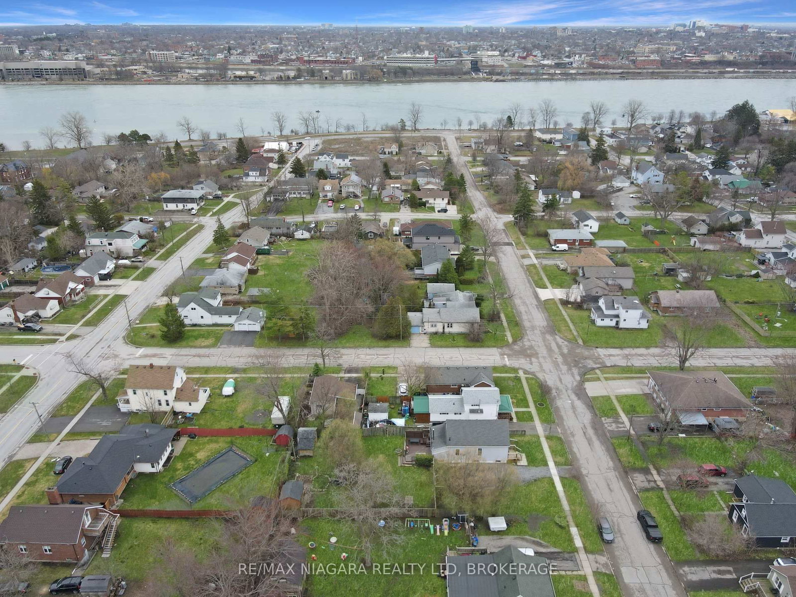 Detached House for sale at 93 Lavinia Street, Fort Erie, Ontario, L2A 2E1 - Central - MLS: X13013092