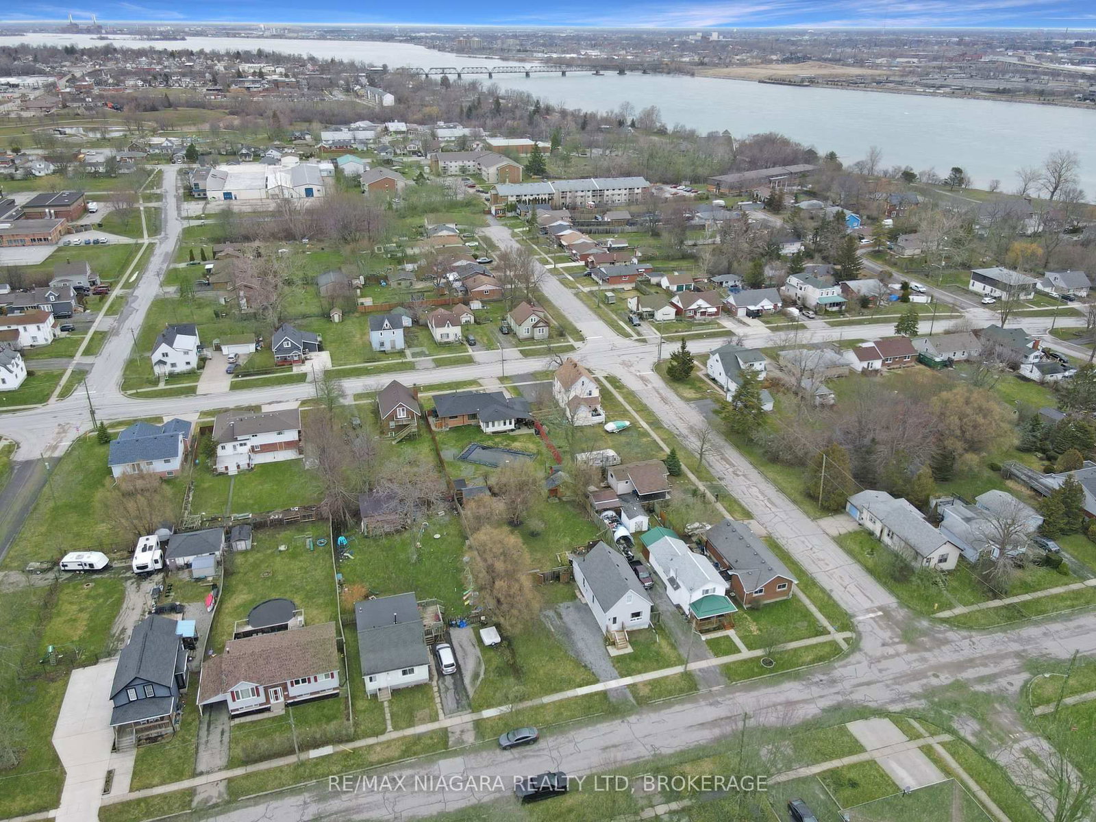 Detached House for sale at 93 Lavinia Street, Fort Erie, Ontario, L2A 2E1 - Central - MLS: X13013092