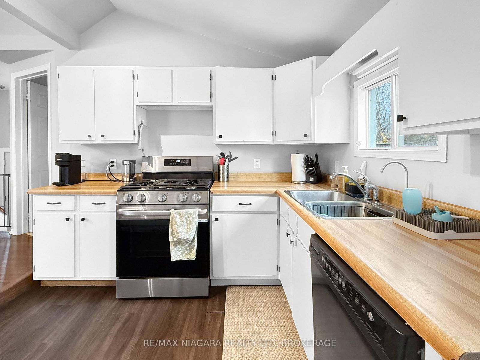 Detached House for sale at 93 Lavinia Street, Fort Erie, Ontario, L2A 2E1 - Central - MLS: X13013092