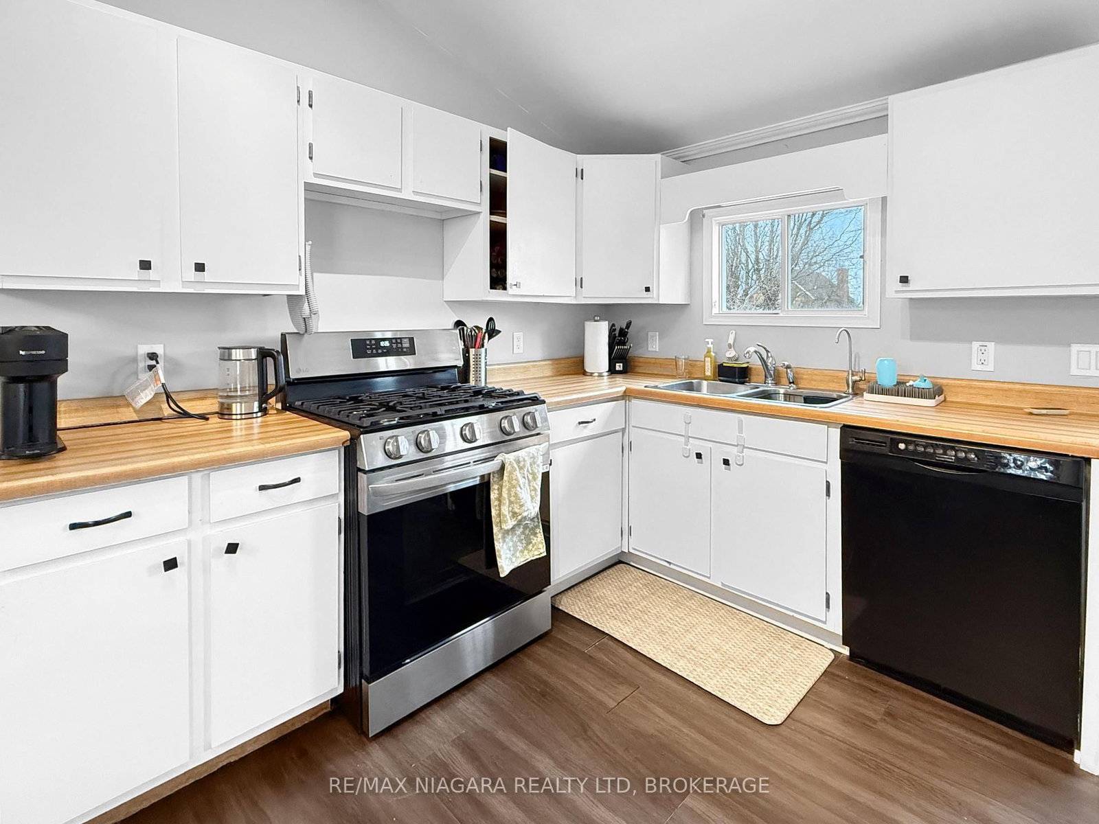 Detached House for sale at 93 Lavinia Street, Fort Erie, Ontario, L2A 2E1 - Central - MLS: X13013092