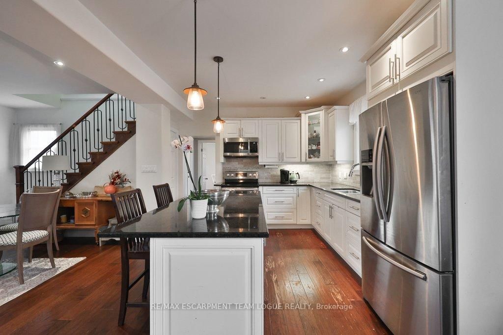 Detached House for sale at 23 Searle Street, Hamilton, Ontario, L9A 2V6 - Centremount - MLS: X13013156