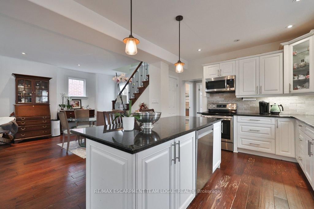 Detached House for sale at 23 Searle Street, Hamilton, Ontario, L9A 2V6 - Centremount - MLS: X13013156