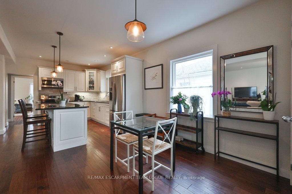 Detached House for sale at 23 Searle Street, Hamilton, Ontario, L9A 2V6 - Centremount - MLS: X13013156