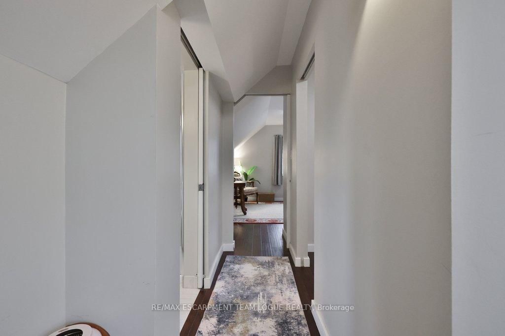 Detached House for sale at 23 Searle Street, Hamilton, Ontario, L9A 2V6 - Centremount - MLS: X13013156