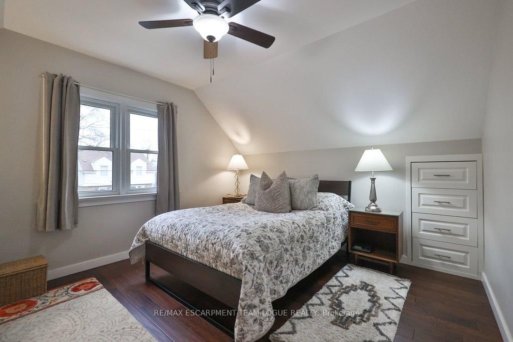 Detached House for sale at 23 Searle Street, Hamilton, Ontario, L9A 2V6 - Centremount - MLS: X13013156