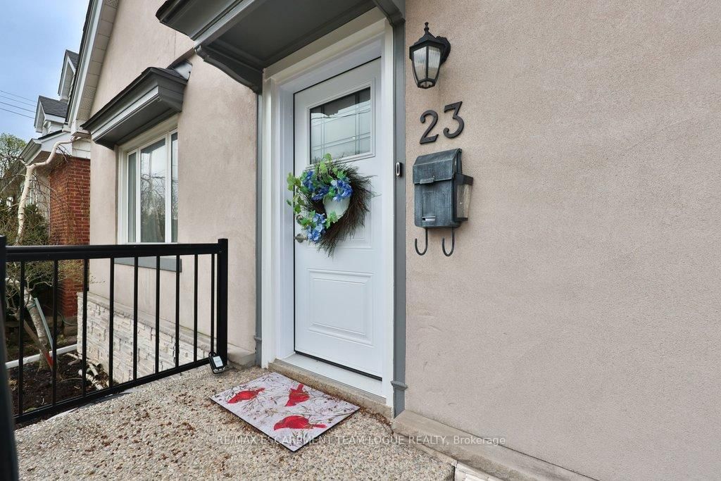 Detached House for sale at 23 Searle Street, Hamilton, Ontario, L9A 2V6 - Centremount - MLS: X13013156