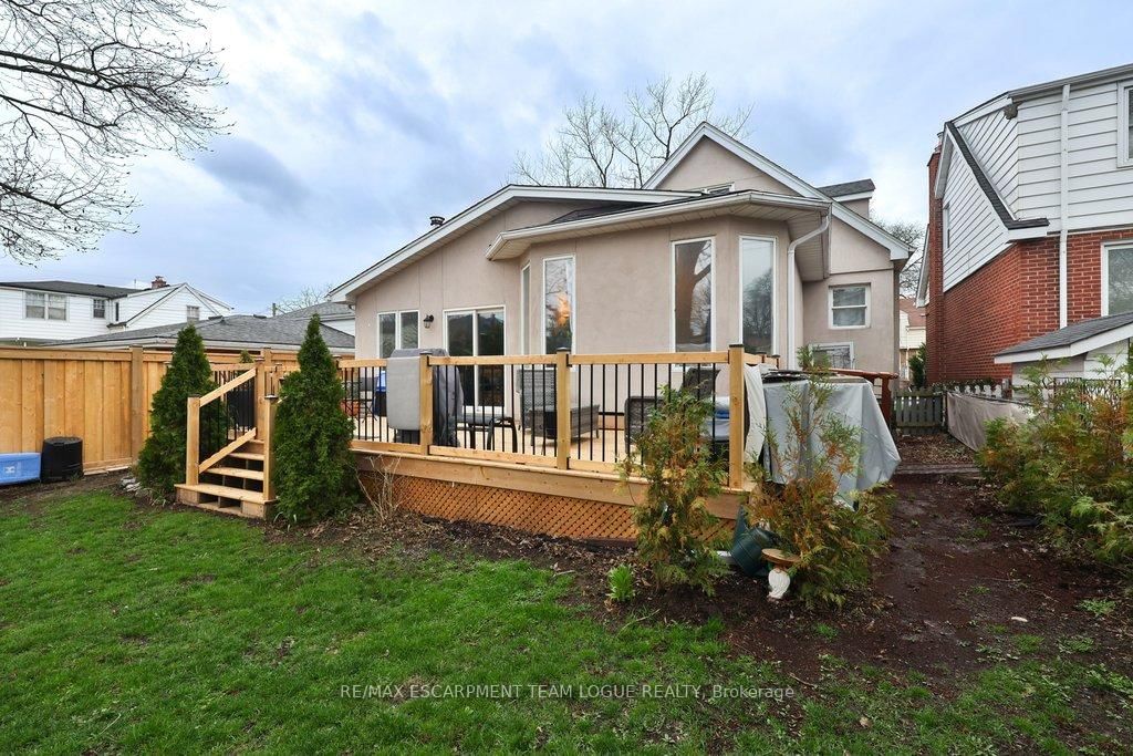 Detached House for sale at 23 Searle Street, Hamilton, Ontario, L9A 2V6 - Centremount - MLS: X13013156