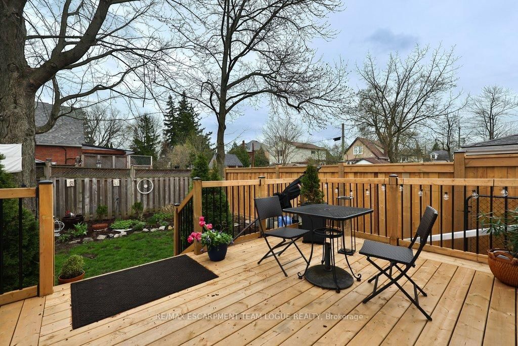 Detached House for sale at 23 Searle Street, Hamilton, Ontario, L9A 2V6 - Centremount - MLS: X13013156