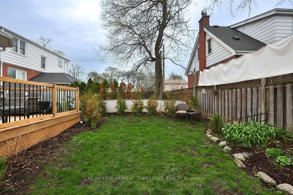 Detached House for sale at 23 Searle Street, Hamilton, Ontario, L9A 2V6 - Centremount - MLS: X13013156