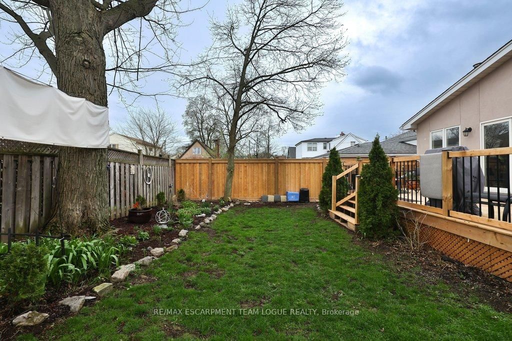 Detached House for sale at 23 Searle Street, Hamilton, Ontario, L9A 2V6 - Centremount - MLS: X13013156