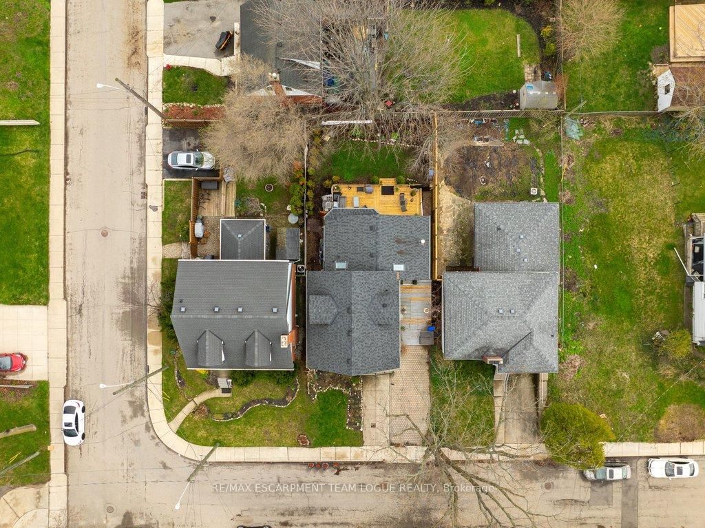 Detached House for sale at 23 Searle Street, Hamilton, Ontario, L9A 2V6 - Centremount - MLS: X13013156