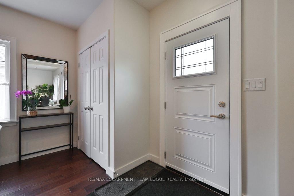 Detached House for sale at 23 Searle Street, Hamilton, Ontario, L9A 2V6 - Centremount - MLS: X13013156