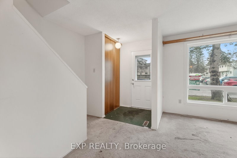 235 Teal Cres, Orleans, K1E 2C3 | Image 2