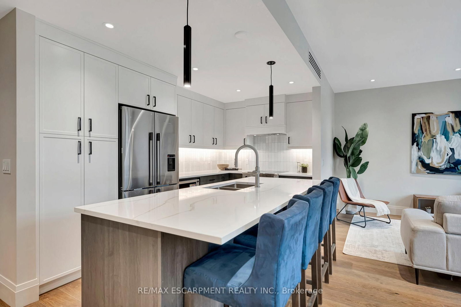 7 Grand River Street N, Unit 202