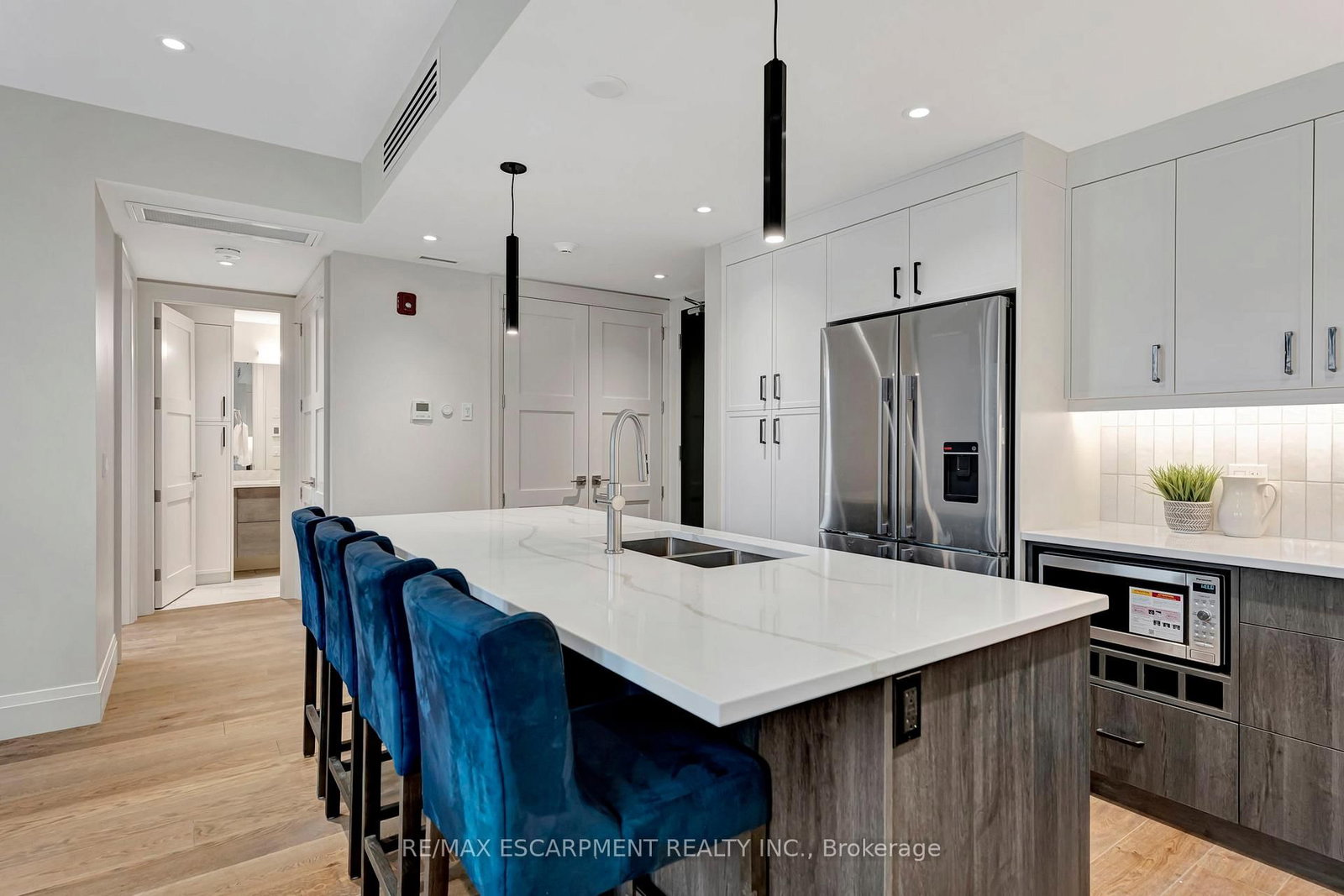 7 Grand River Street N, Unit 202 - Photo 2