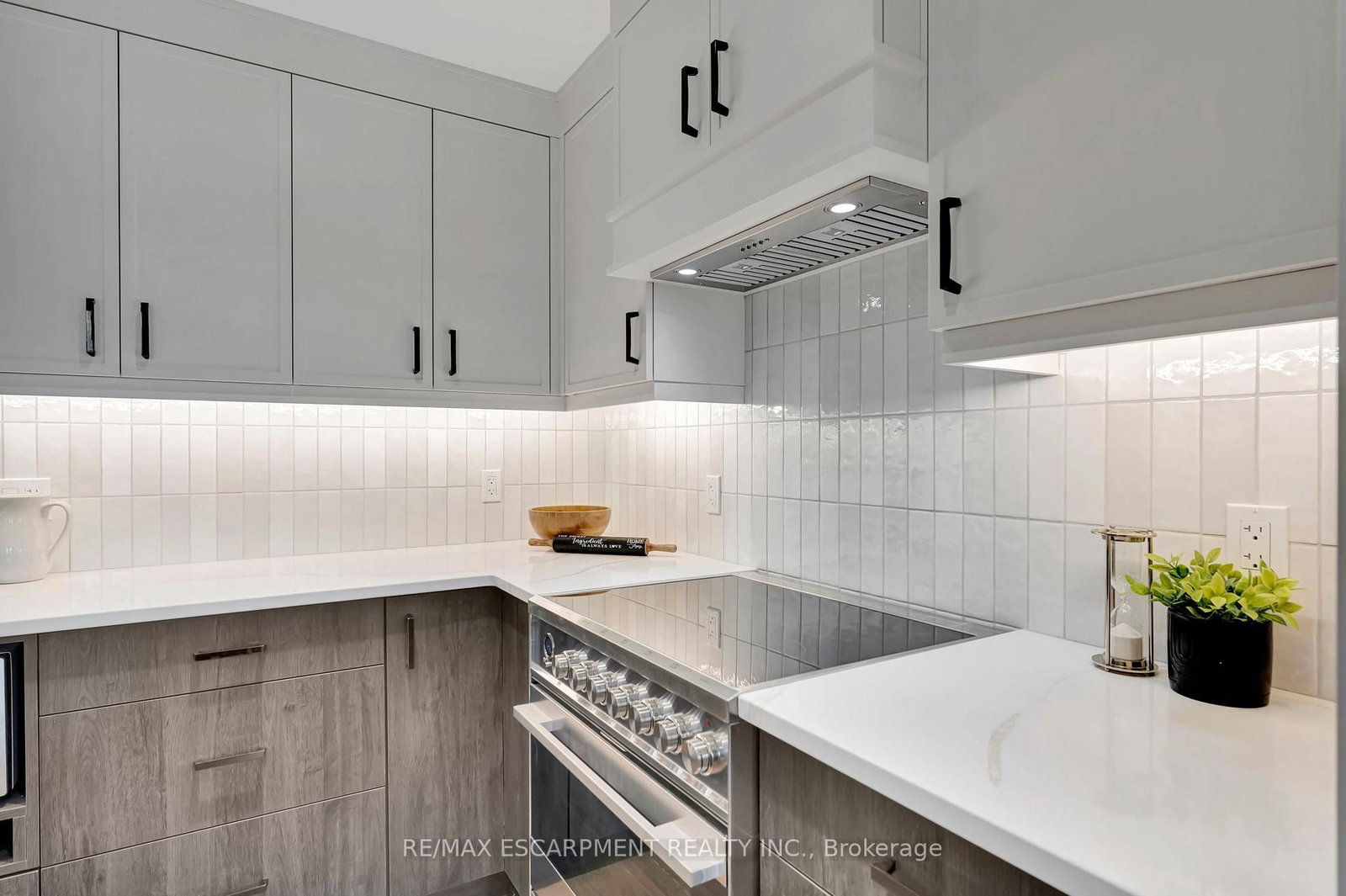 7 Grand River Street N, Unit 202 - Photo 3