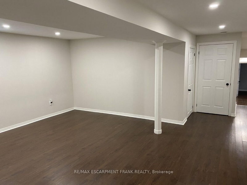 LOWER - 86 CHATHAM St, Hamilton, L8P 2B4 | Image 2