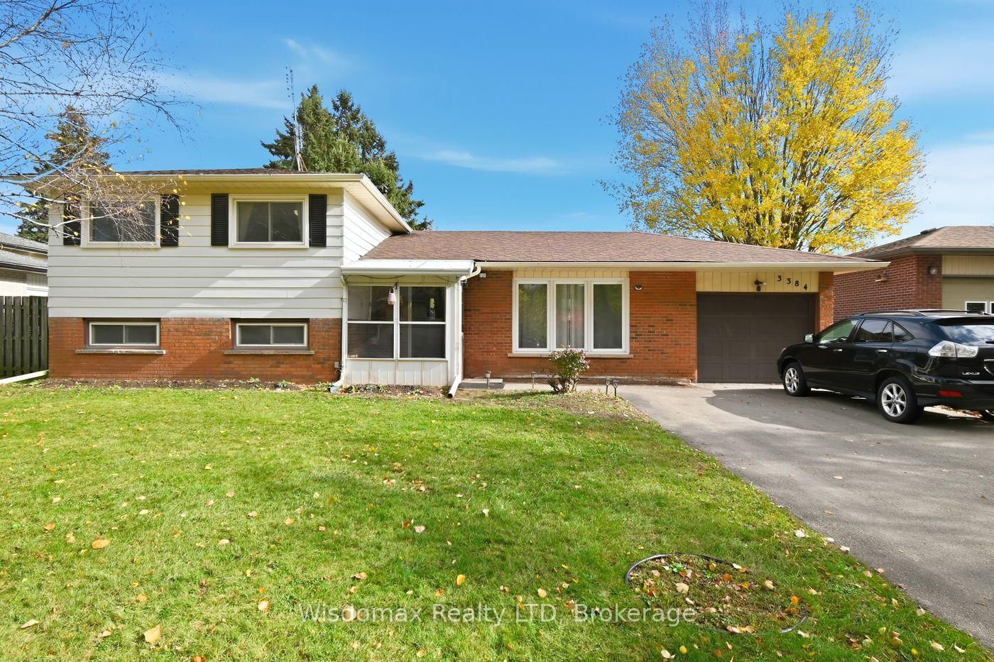 3384 BAKER Crescent - Photo 2