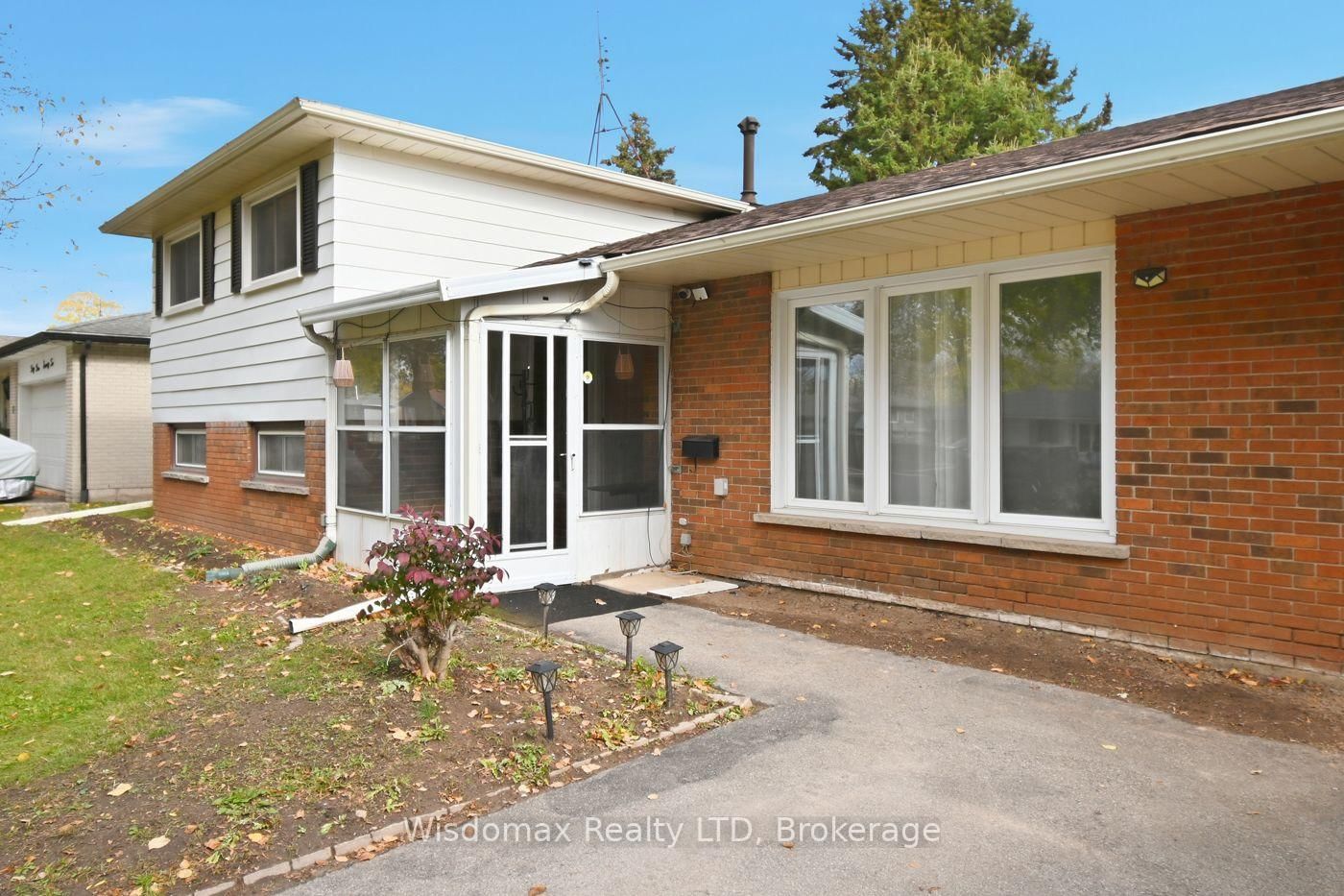 3384 BAKER Crescent - Photo 4