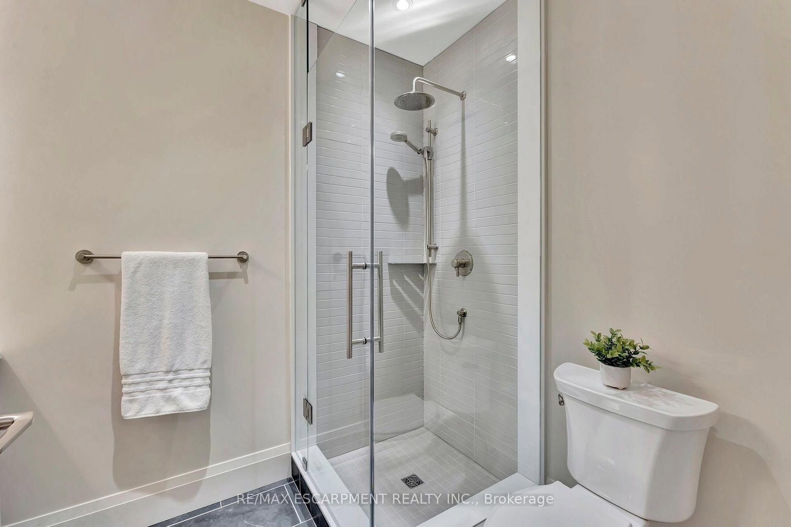 7 Grand River Street N, Unit 302 - Photo 17