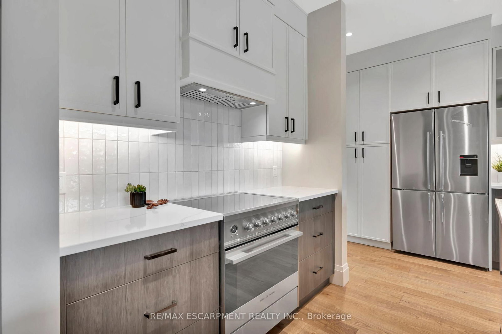 7 Grand River Street N, Unit 204 - Photo 10