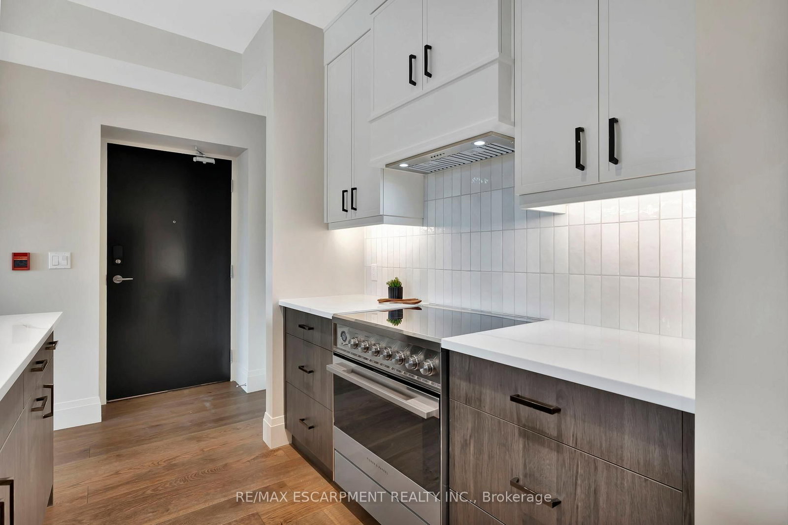 7 Grand River Street N, Unit 204 - Photo 11