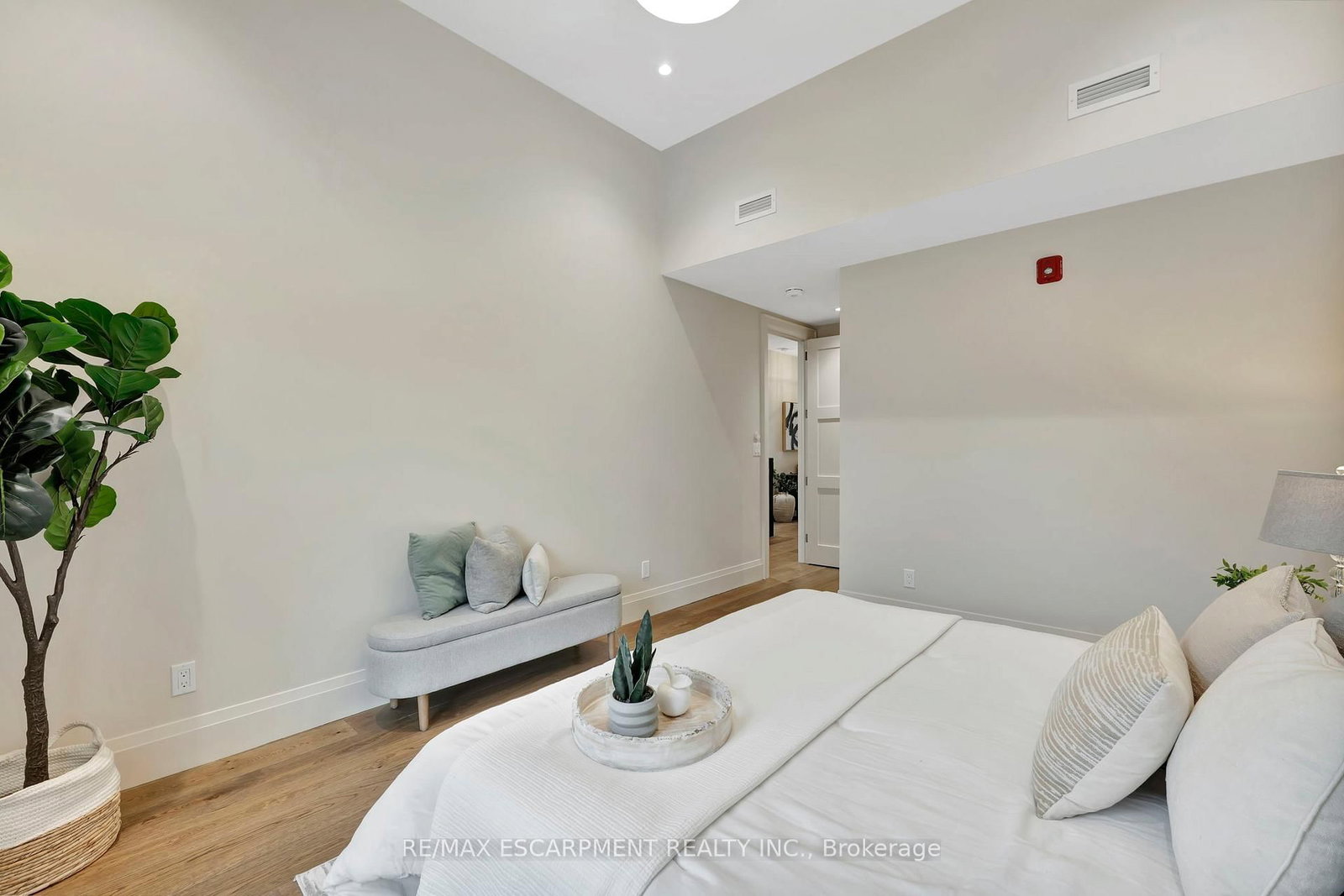 7 Grand River Street N, Unit 204 - Photo 27