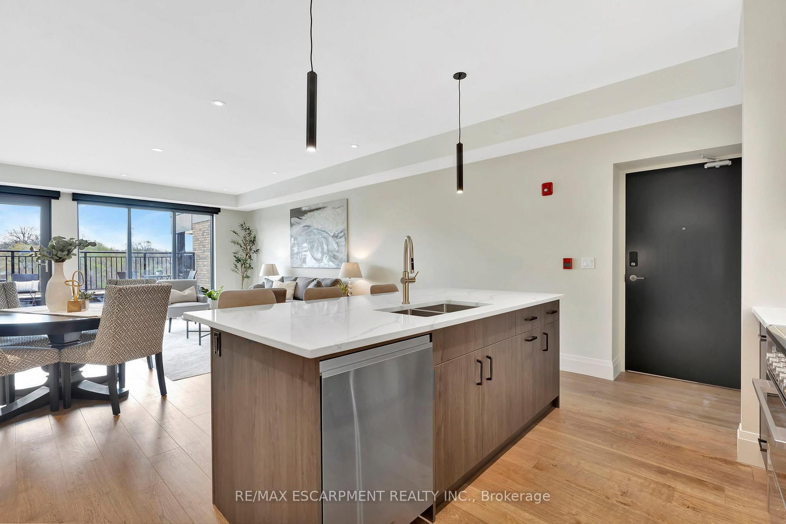 7 Grand River Street N, Unit 204 - Photo 6