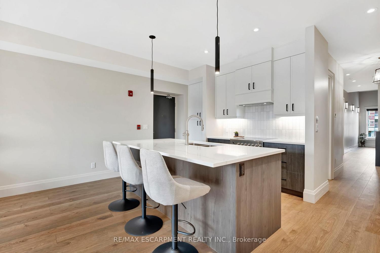 7 Grand River Street N, Unit 204 - Photo 8