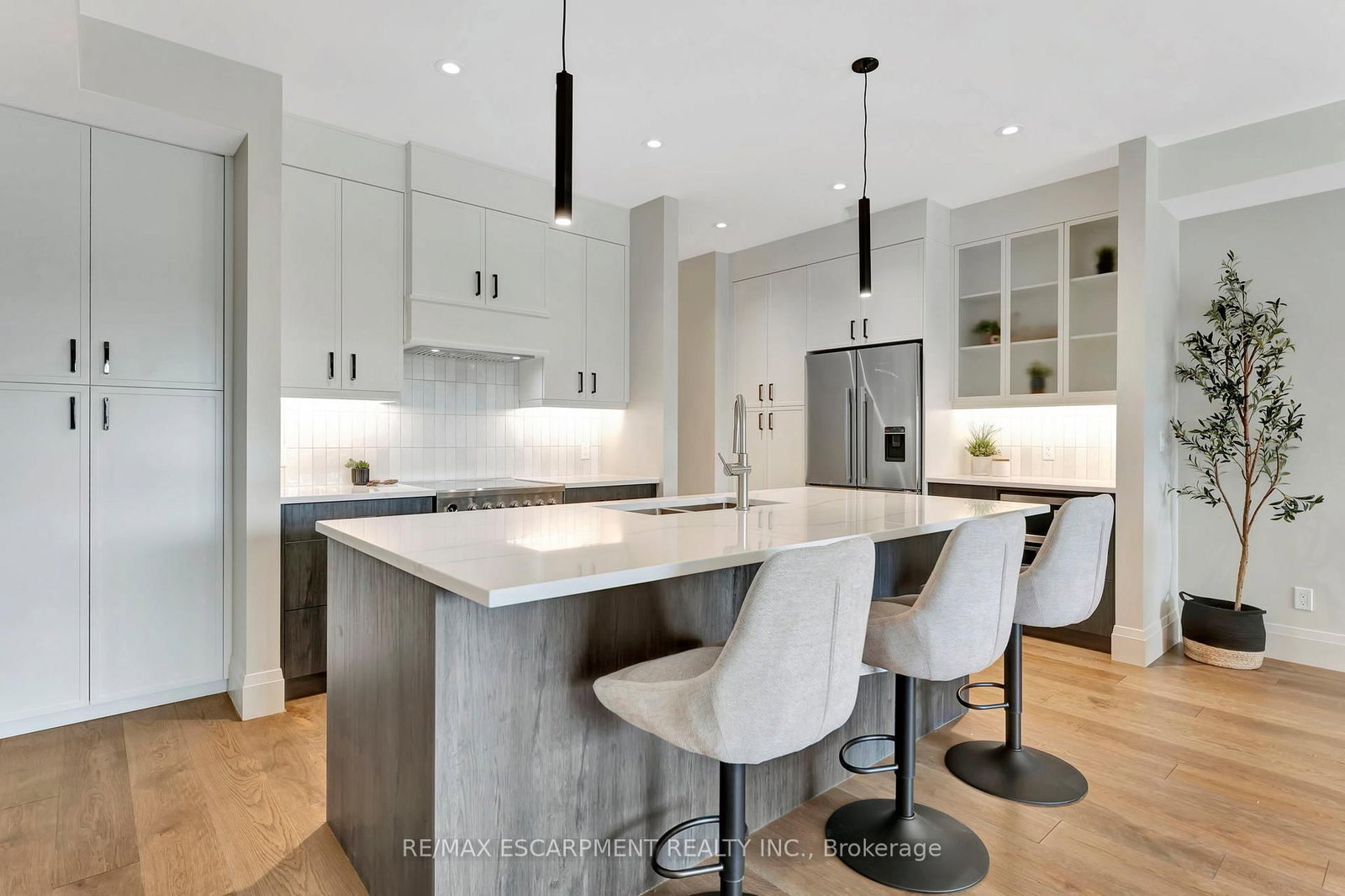 7 Grand River Street N, Unit 204 - Photo 9