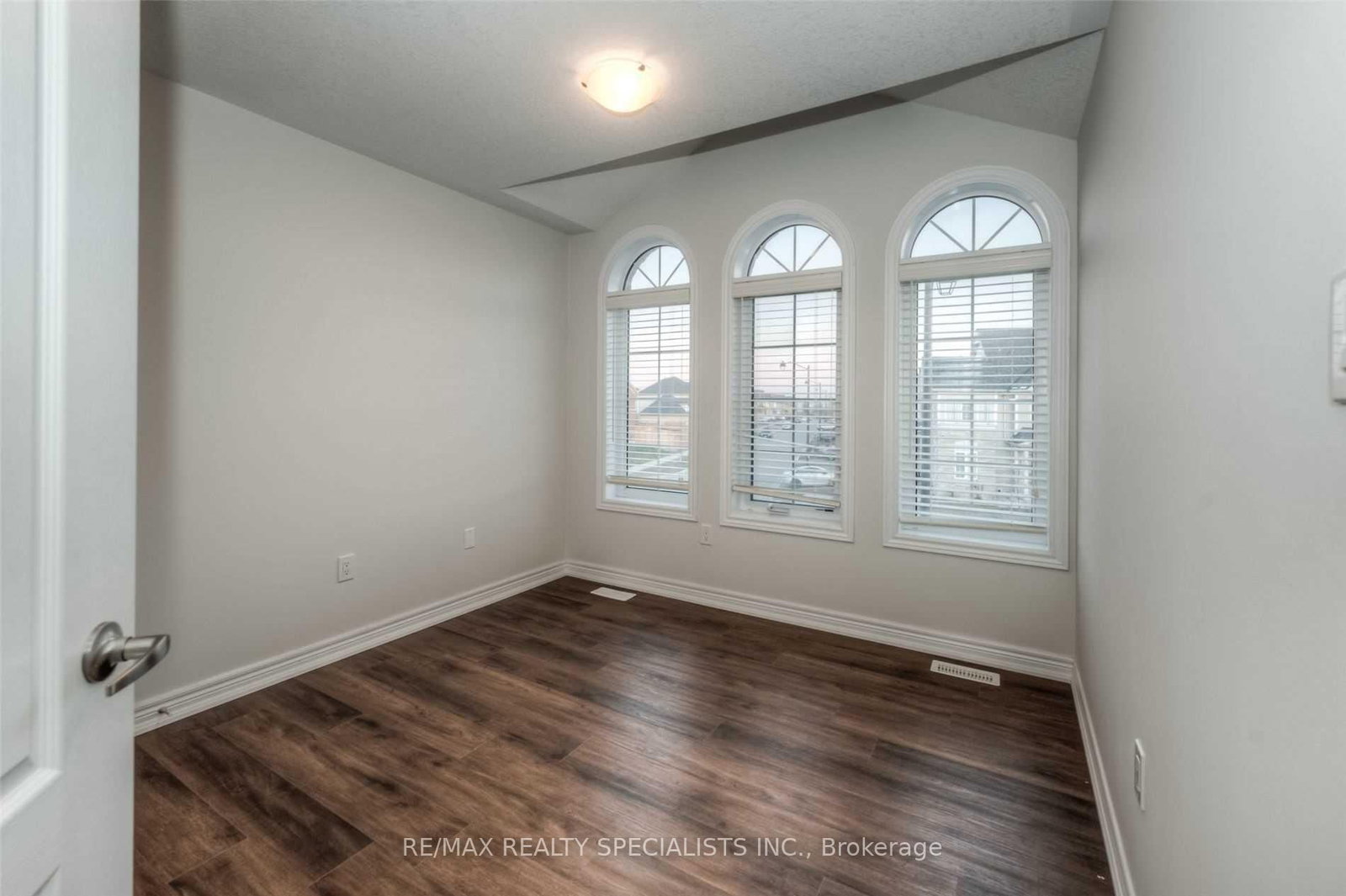 516 Linden Drive, Unit Upper - Photo 17