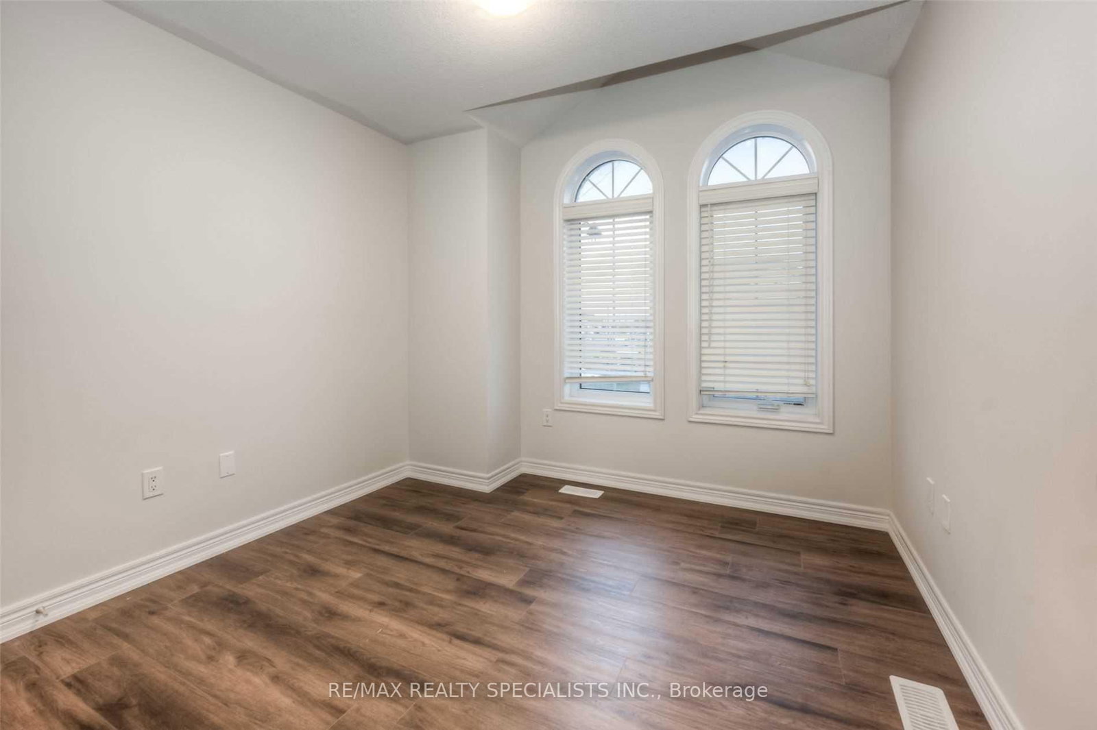 516 Linden Drive, Unit Upper - Photo 19