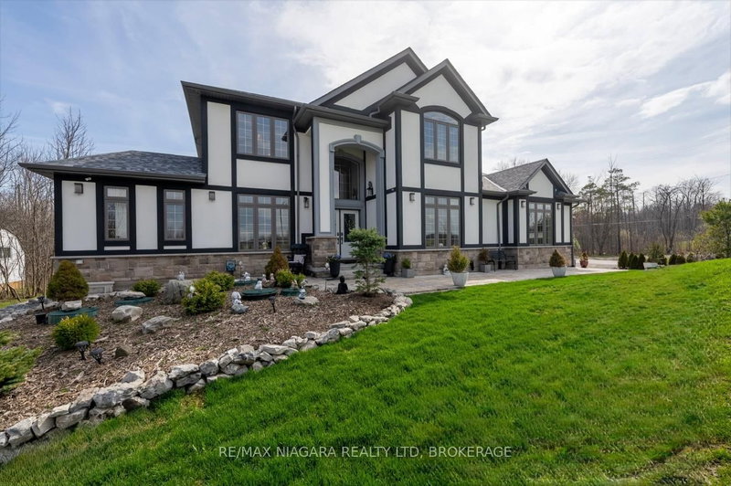 1040 Oakhill Blvd, Fort Erie, L2A 1N9 | Image 2