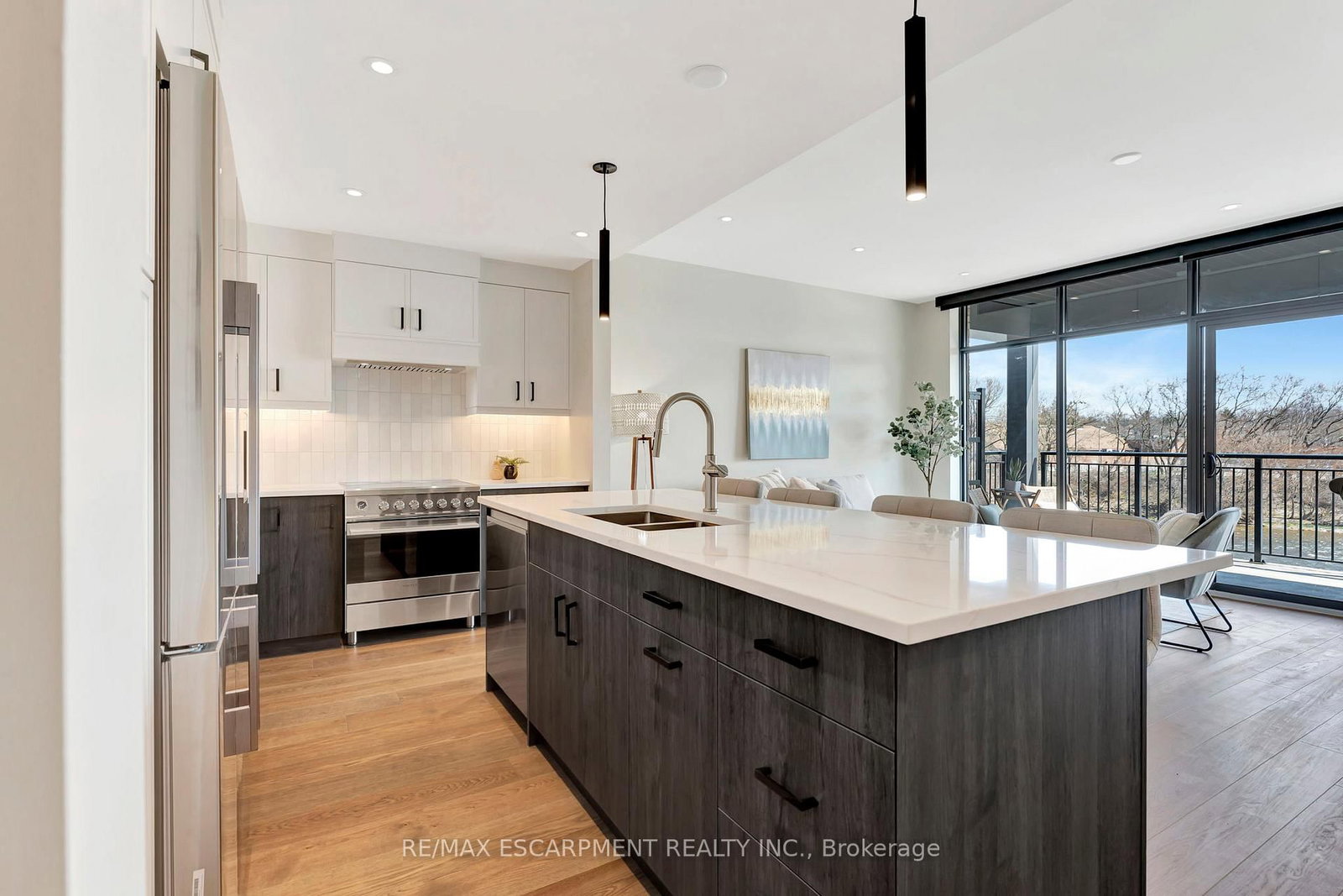 7 Grand River Street N, Unit 203 - Photo 4