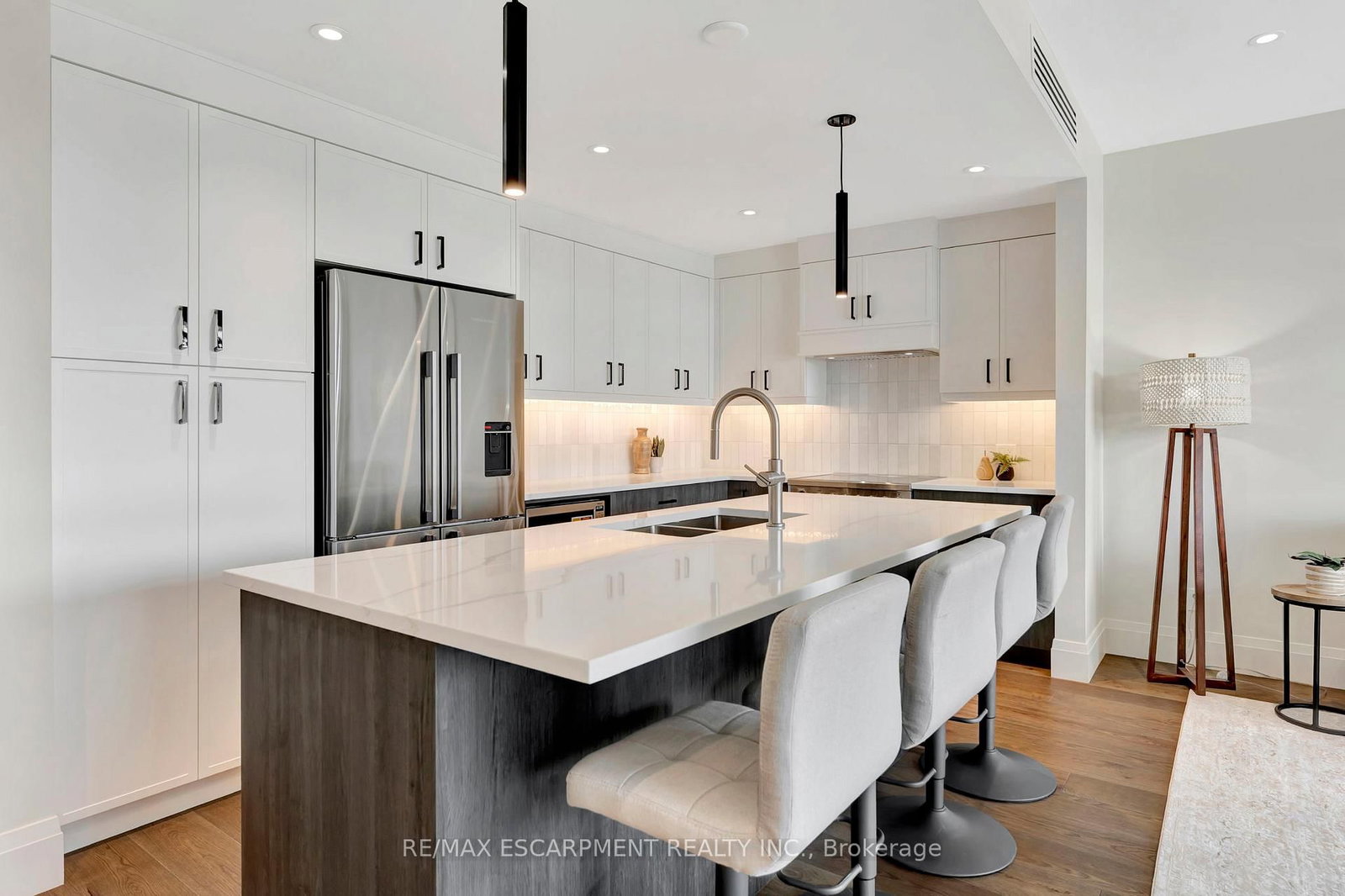 7 Grand River Street N, Unit 203 - Photo 5