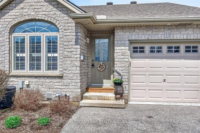 33 - 510 Queensway Street W