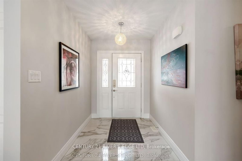 17 Hardy Cres, Brockville, K6V 3A2 | Image 2