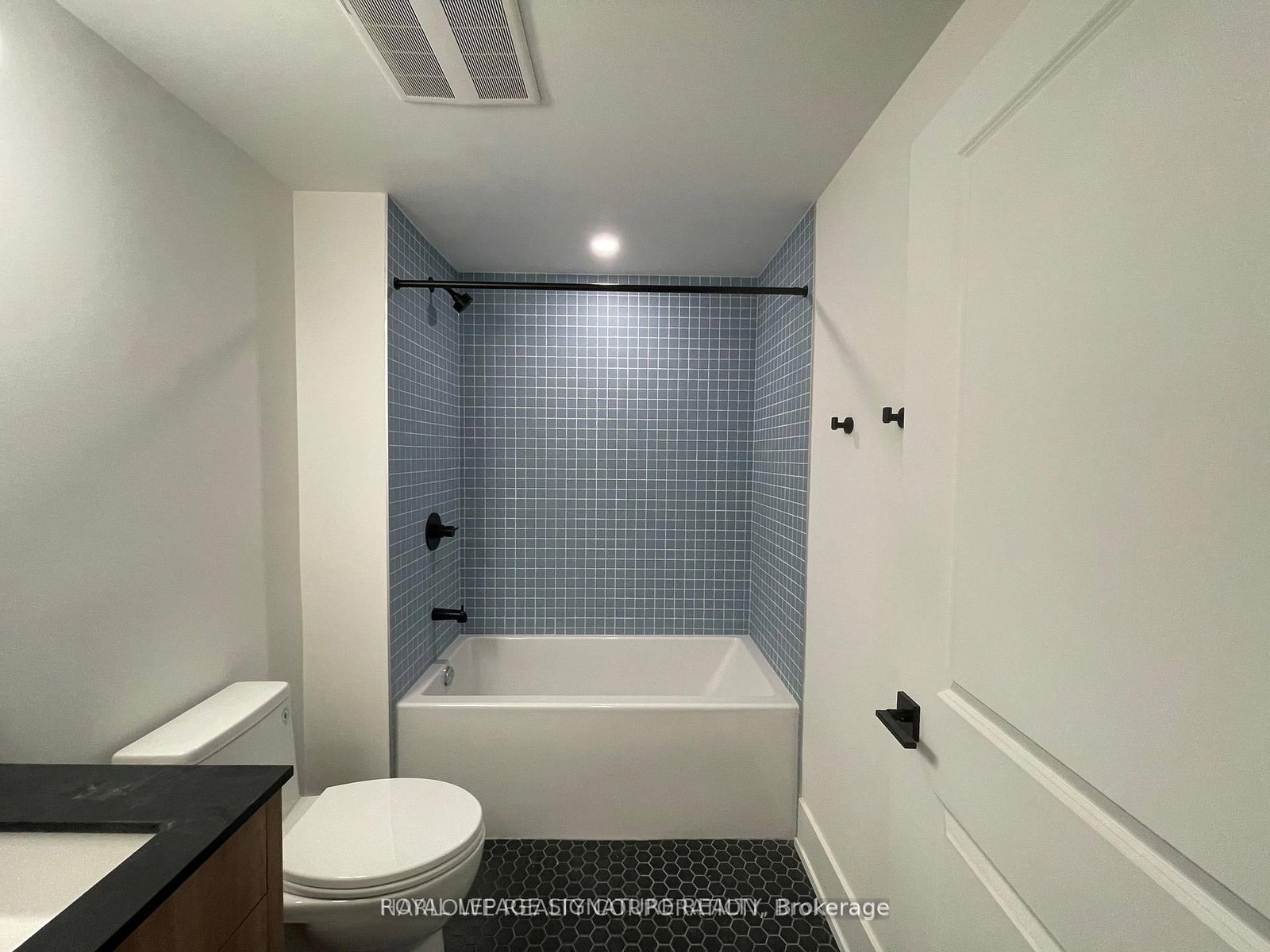 206 King Street W, Unit 1306 - Photo 8