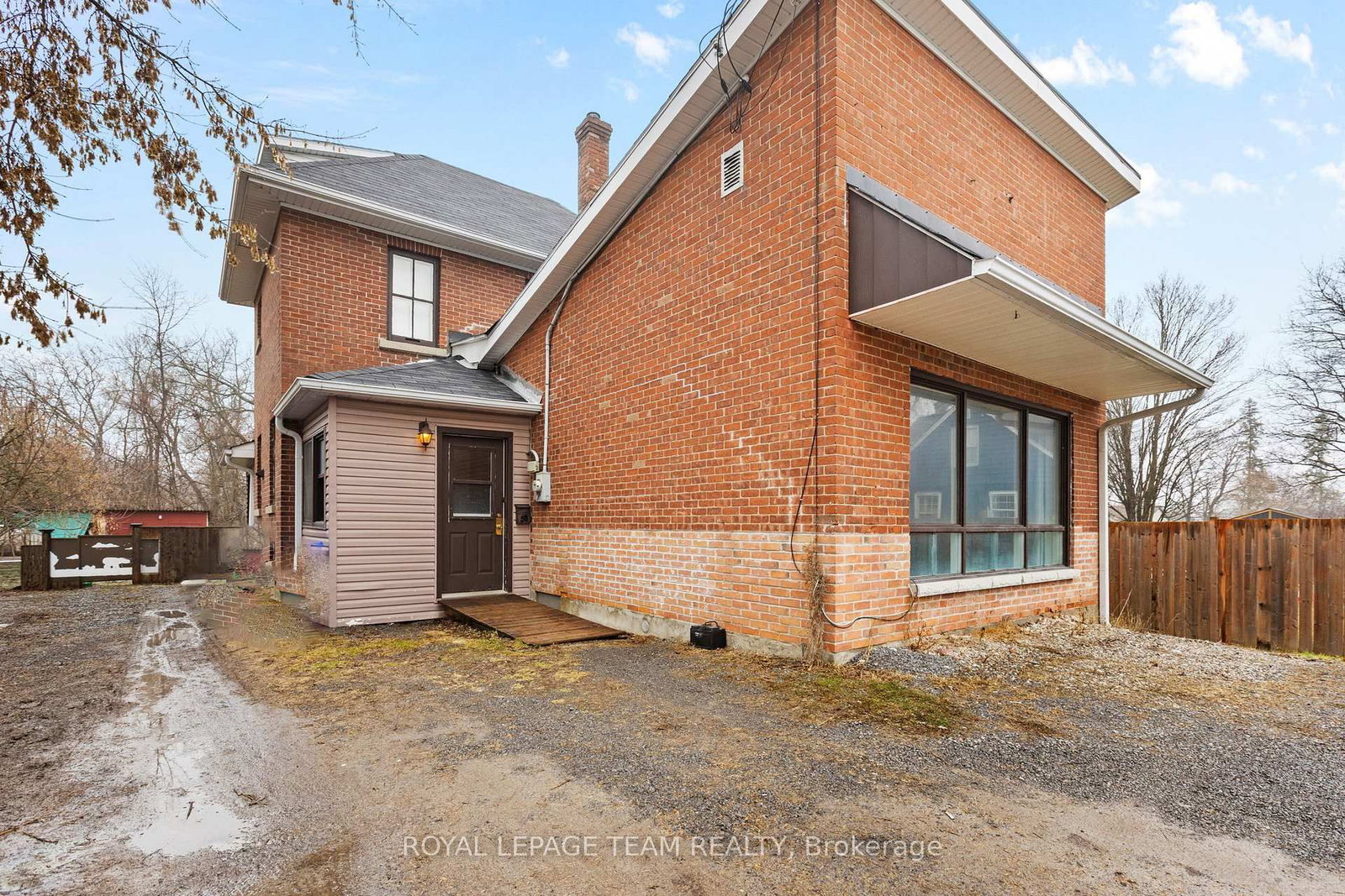 47 Daniel Street S • Arnprior, ON photo 2