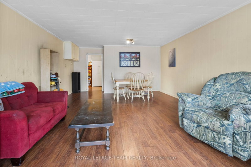 47 Daniel Street S