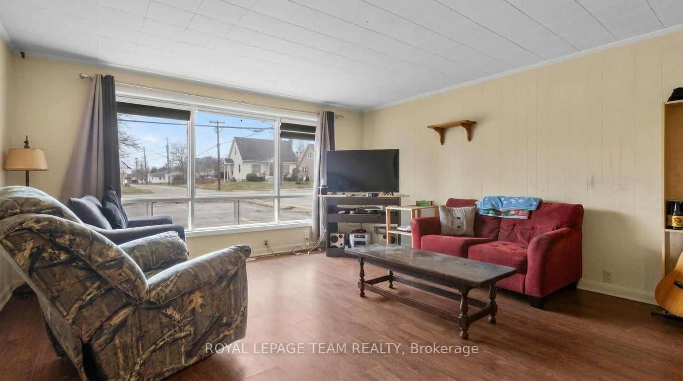 47 Daniel Street S • Arnprior, ON photo 4