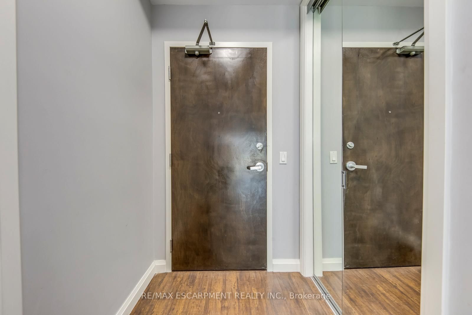 112 King Street E, Unit 905 - Photo 11