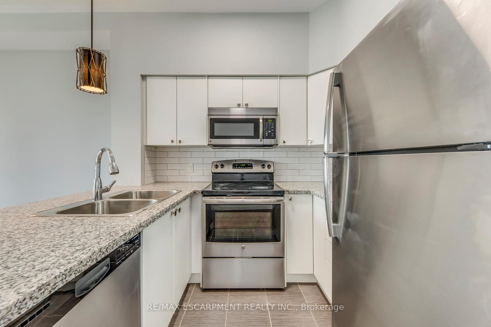 112 King Street E, Unit 905 - Photo 13