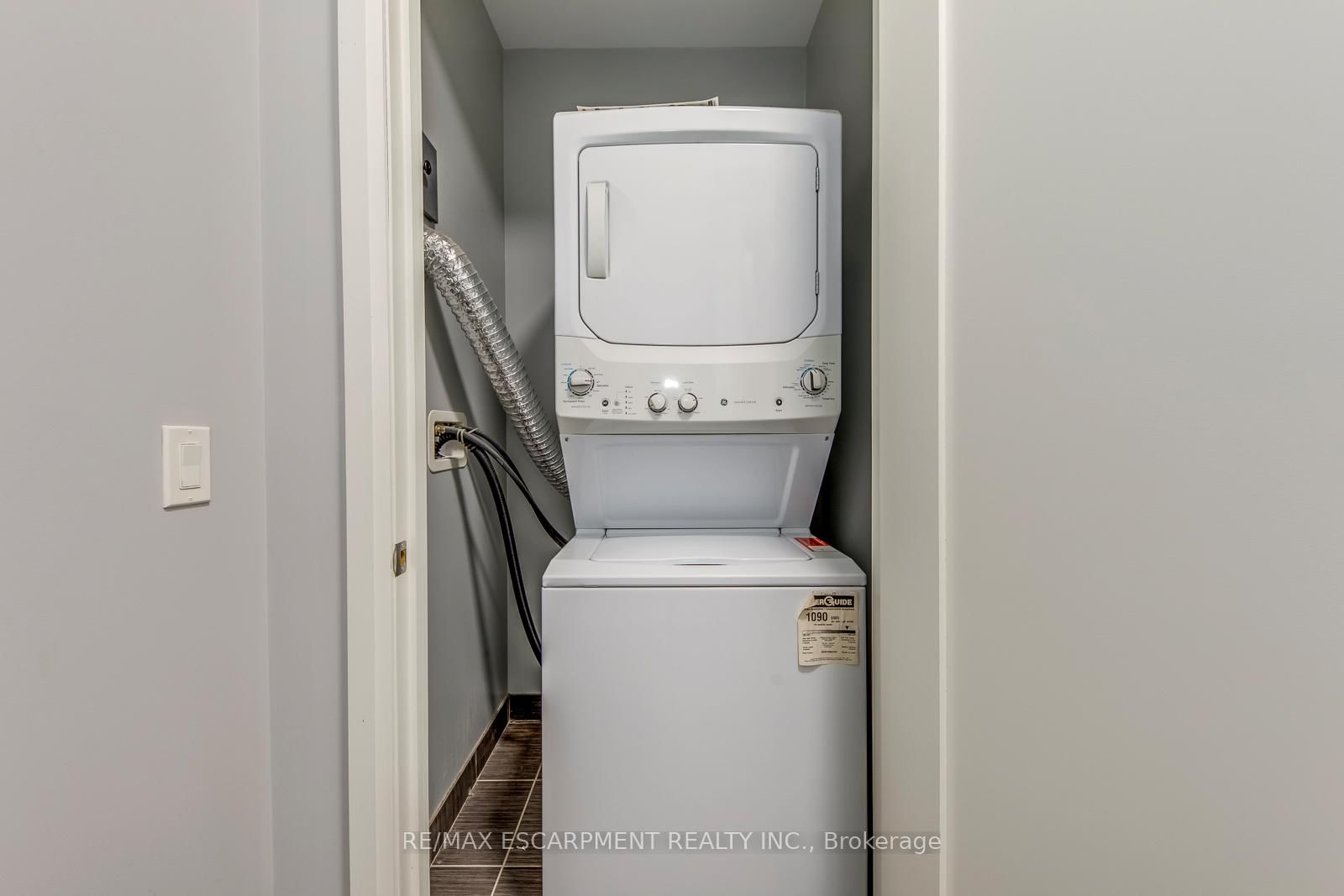 112 King Street E, Unit 905 - Photo 32